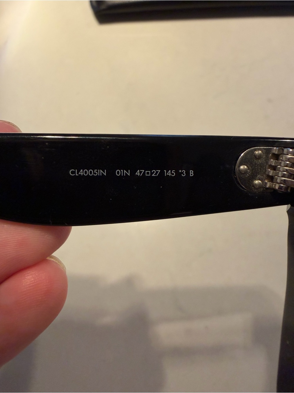 CELINE CL4005IN sunglasses In black - Picture 7 of 9